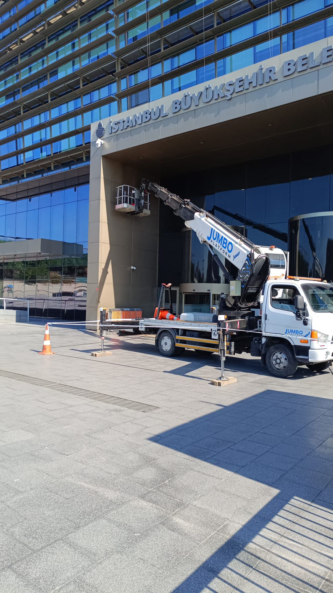 kurumlara teleskopik vinç hizmeti
